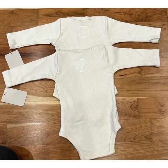 Tenth & Pine Lot of 2 Long Sleeve Christmas One Piece Size 6-12 Month Baby Beige - Picture 2 of 6
